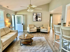 A Shore Thing - Spacious House w Large Deck, BBQ, Linens & Pet Friendly